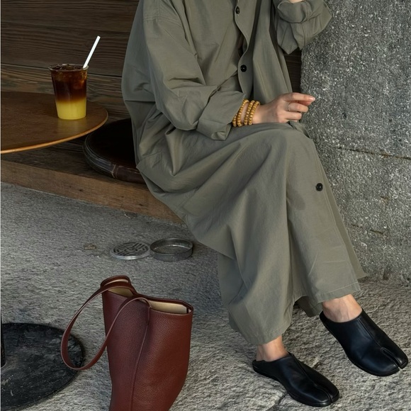 Maison Margiela Classic Black Soft Leather Tabi Loafers - Picture 5 of 5